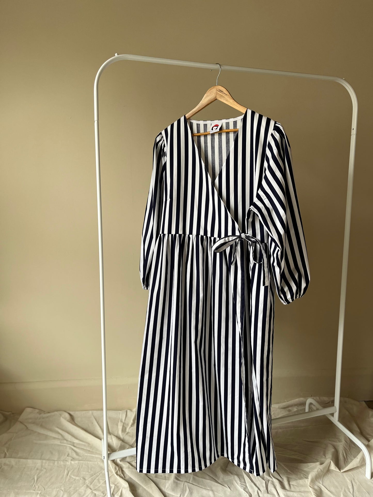 Heather wrap dress in navy stripe size XL